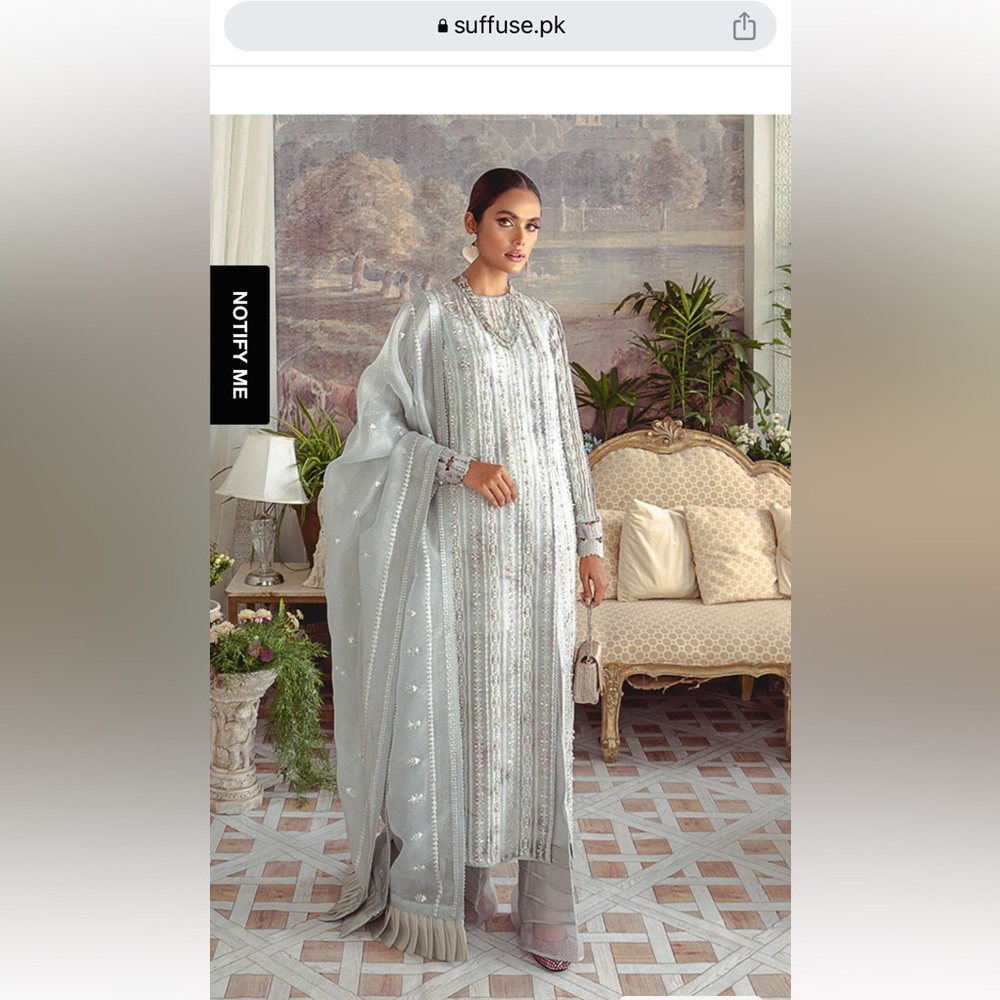 SUFFUSE BY SANA YASIR “Lyra” Size Small, has stains!